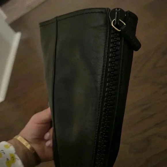 GUCCI KIDS SIZE 3.5, leather has been refinished and shined. pre Loved - Picture 2 of 5